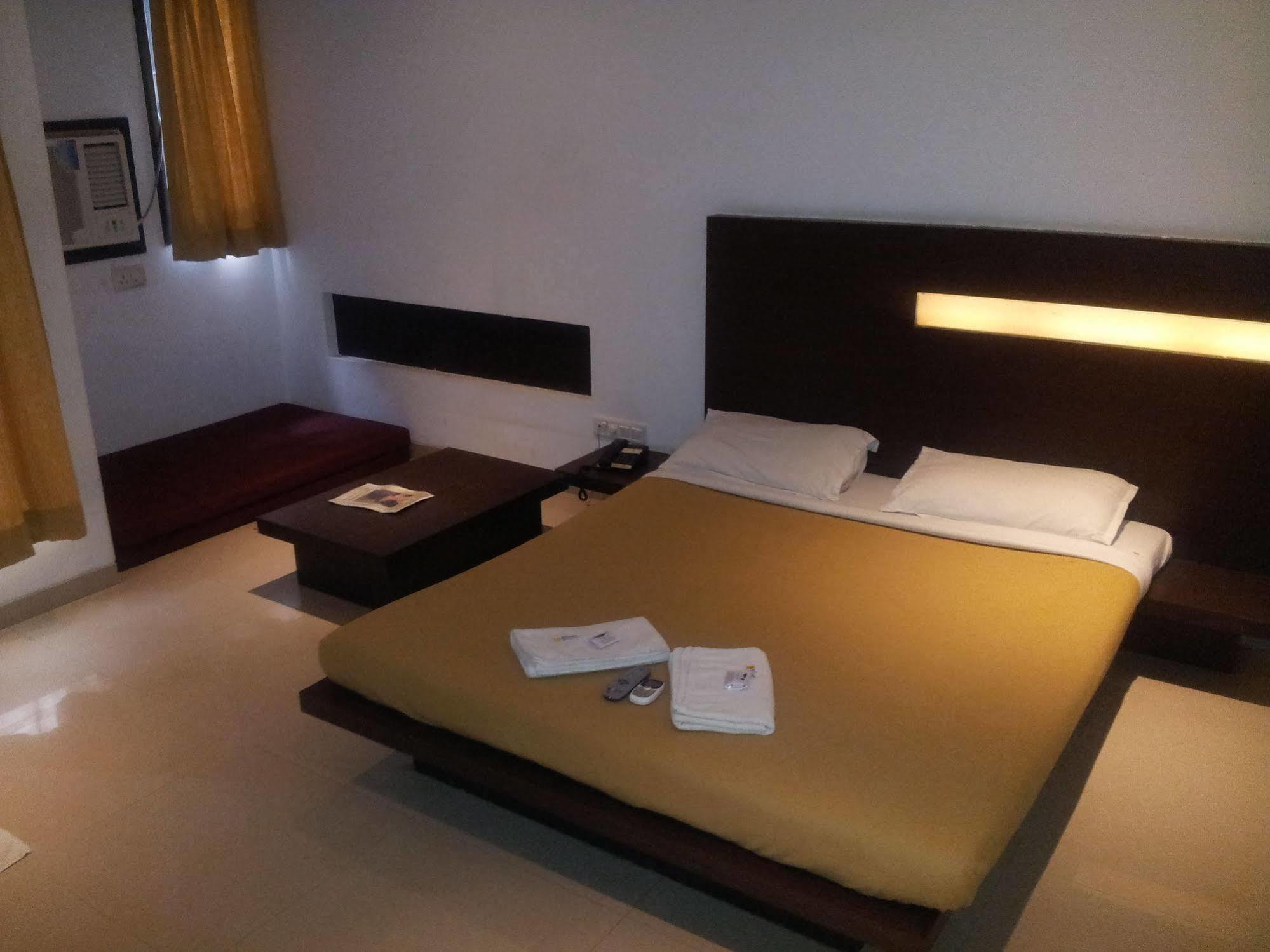 Silver Sands Beach Resort Daman Exterior foto